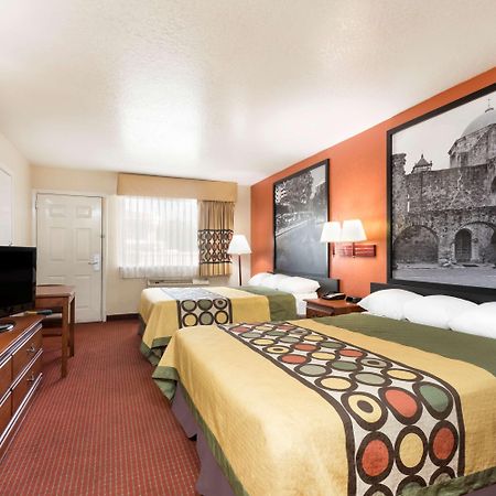 ซูเปอร์ 8 บาย วินด์แฮม ซานอันโตนิโอ แอท I-10 Motel ภายนอก รูปภาพ