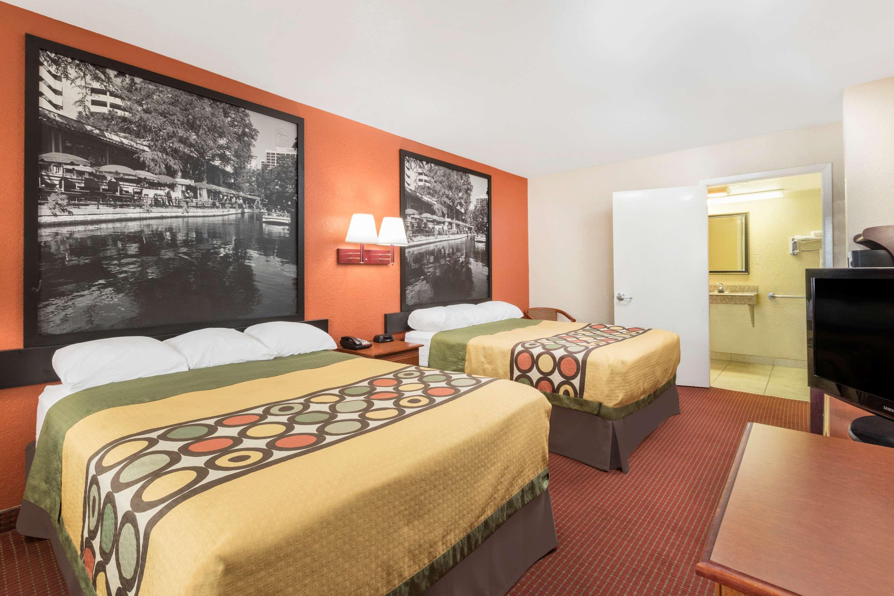 ซูเปอร์ 8 บาย วินด์แฮม ซานอันโตนิโอ แอท I-10 Motel ภายนอก รูปภาพ